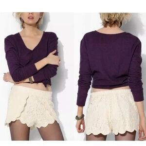 Pins and Needles Cream Lace Scalloped Shorts – Size S‎